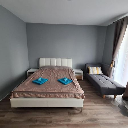Garsoniera Zebra Apartment Брашов Екстериор снимка